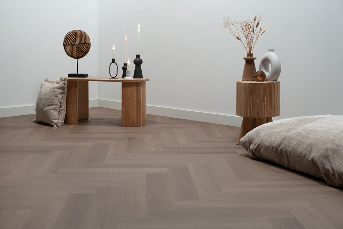 Floer Greige Eiken Visgraat Click PVC FLR - 3930 - Solza.nl