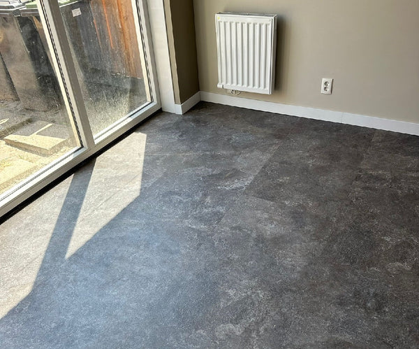Project: Floer Tegel PVC Graniet Donker in Alphen aan den Rijn - Solza.nl