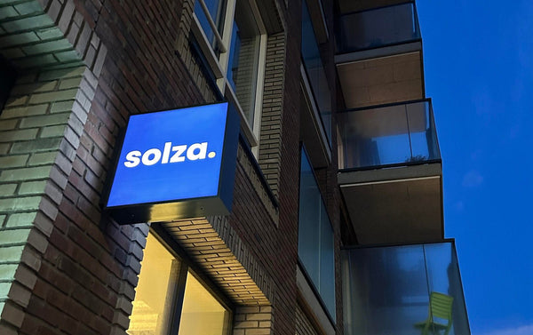 Showroom Update Alphen a/d Rijn: Egaliseren en vloeren - Solza.nl