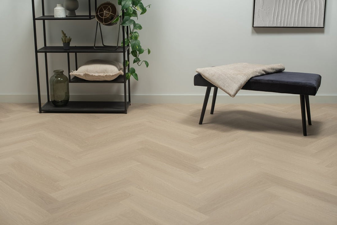 Floer Beige Eiken Visgraat Click PVC FLR - 3931 - Solza.nl
