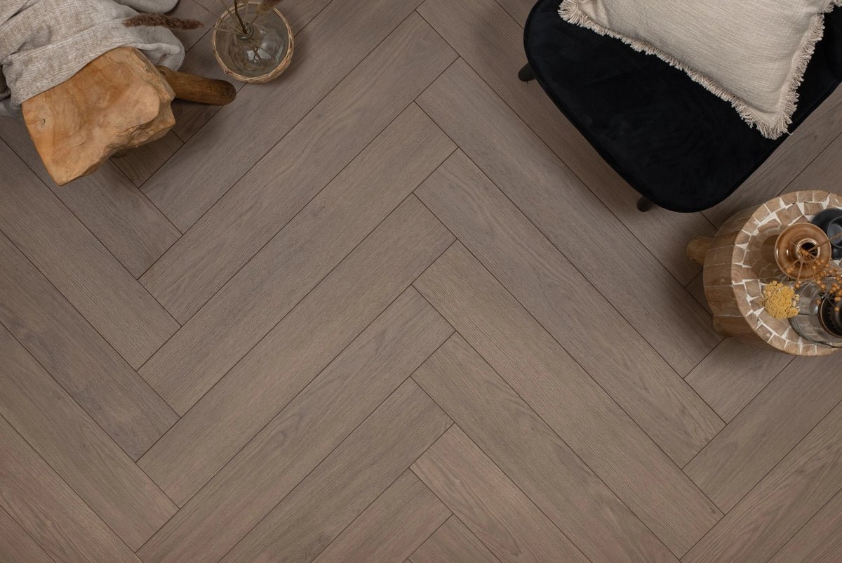 Floer Ceto Cacaobruin Hybride Laminaat Walvisgraat FLR - 1615 - Solza.nl