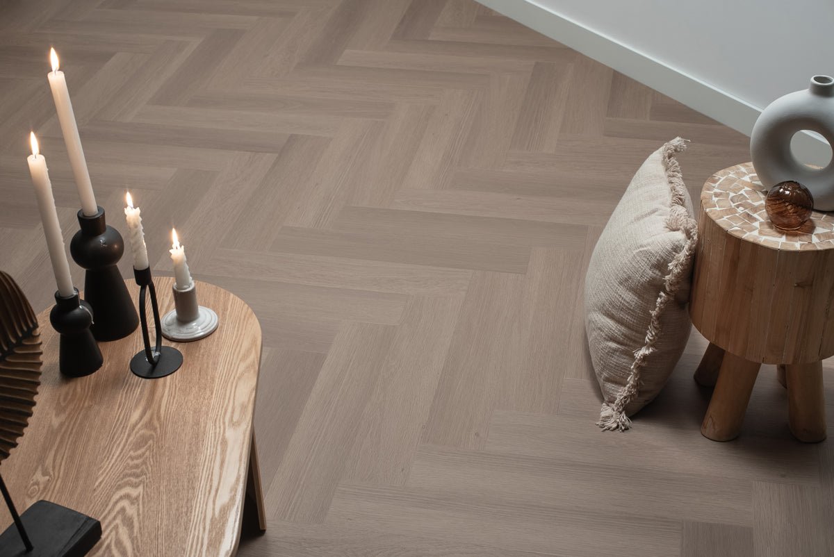 Floer Greige Eiken Visgraat Click PVC FLR - 3930 - Solza.nl