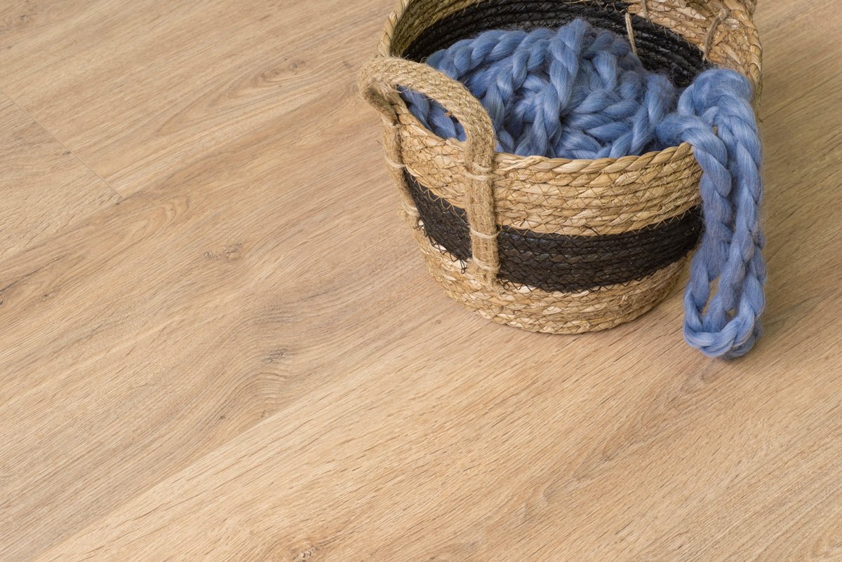 Floer Grave Golden Brown Oak Hybrid Laminate Cities FLR-1417